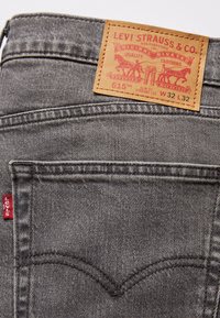 Levi's grijze 515 slim taper herenjeans voor €27,95 bij Zalando