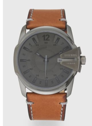 Reloj marca Diesel Master Chief con correa de cuero marrón por 77€
