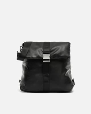 Mochila con solapa por 15€.