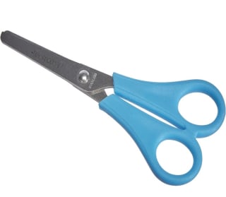 Tijeras escolares color azul por 0,87€.