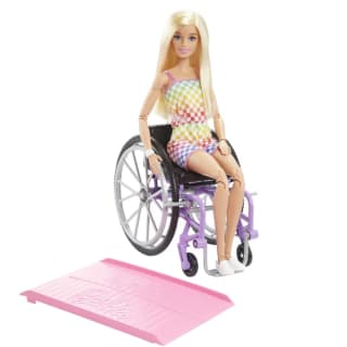 Barbie rubia con silla de ruedas rampa y accesorios por solo 18,89€