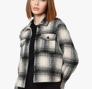 Only geruit jasje van flanel voor €15 bij Amazon.nl