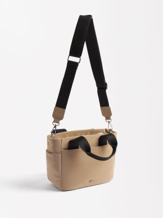 Bolso Tote con Bandolera por 12,99€.