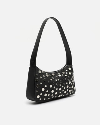 Bolso pequeño de hombro con detalles metálicos por 7,20€.