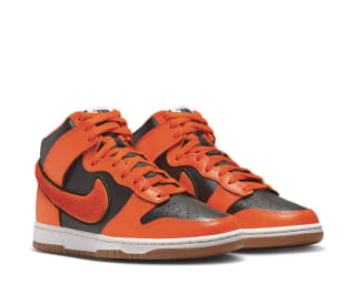 Chaussures Nike Dunk High University à 49€