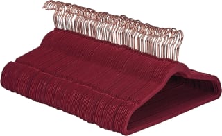 100 Perchas Antideslizantes con Acabado de Terciopelo por 15,74€