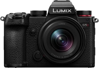 Panasonic DC-S5DNE-K Lumix camera met 18-40mm lens voor €999 bij Amazon De