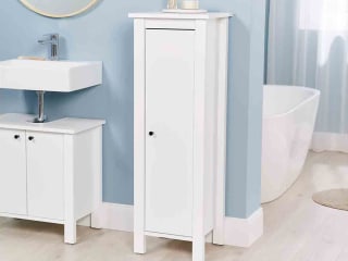 Armario de baño lateral con estante de altura regulable para diferentes espacios de almacenamiento. por 29.99€