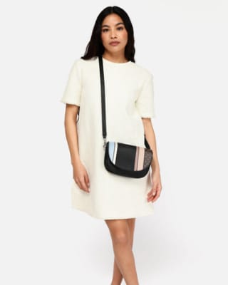 Bolso bandolera pequeño con estampado monogram por 9€