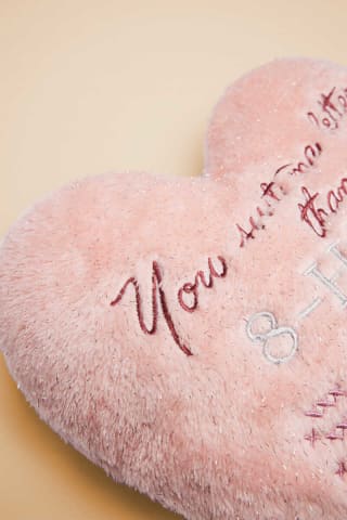 Cojín corazón La Vecina Rubia por 4,49€