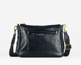 Bandolera efecto piel por 15,99€.