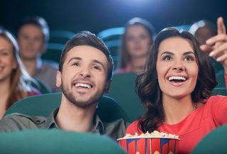 Agrupemonos: Combo en Cine Hoyts de 2 entradas con pop gigante y dos bebidas por $13.990