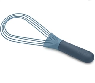 Inklapbare Joseph Joseph Twist Whisk skyblue voor €8,99 bij Amazon.nl