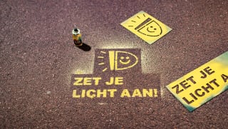 Gratis Glow in the Dark poster ‘Zet je licht aan!’ via de ANWB