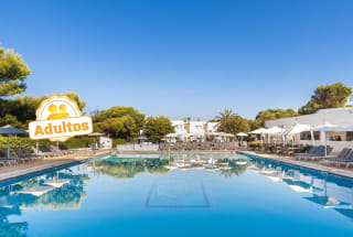 8 noches Menorca con Media Pensión y Hotel 4*+ ferry por 212€