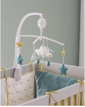 Mobile musical pour bébé en coton blanc, bleu et jaune moutarde- Gaston à 11,95€