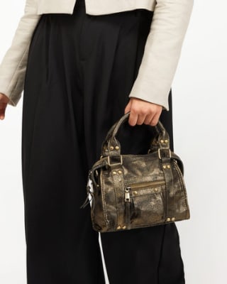 Bolso Tote pequeño desgastado y con asa bandolera extraíble por 9€.