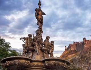 Estancia en Edimburgo de 4 días con vuelos y hotel céntrico desde 289€