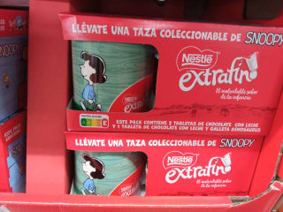 Chollazo de tienda física Aldi 4 tabletas choco +tazas cerámica Snoopy 3,99€