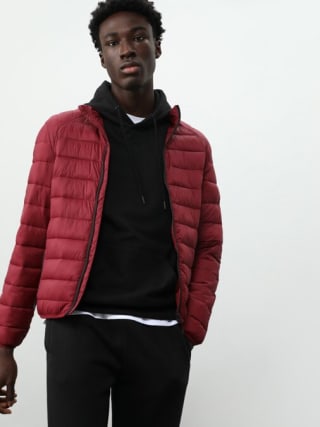 Cazadoras y abrigos desde solo 4,99€ en Lefties