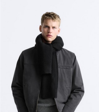 Zara Bufanda de punto con por 3,99€