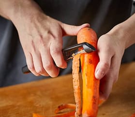 Pelador de cuchilla Fiskars con protección fija a solo 4€