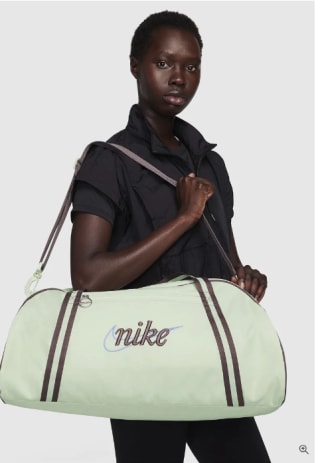 Bolso de Deporte Nike estilo retro por 23€