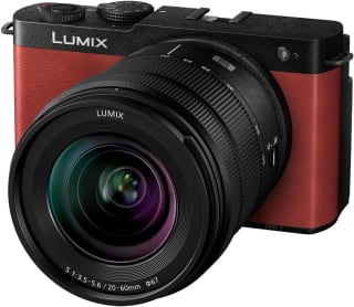 Panasonic Lumix S S9 + 20-60mm F3.5-5.6 Rood voor €1.447,71 bij Amazon