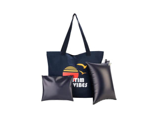 Set de bolsas de playa compuesto por una gran bolsa con almohada inflable y bolsa independiente para bañador. por 5.99€