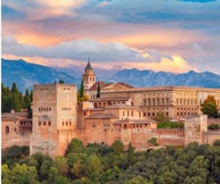 Granada con tapa y cerveza Noche en un 4* a 10 minutos a pie de la catedral desayunos, tapa y cerveza desde 24,50€