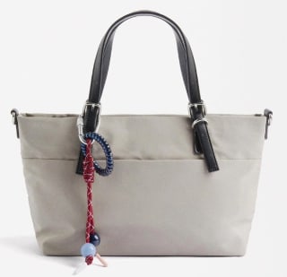 Parfois Bolso de mano estilo Tote por 17,99€.