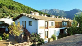 Escapada Andalucía Sierra Mágina Hotel Rural 3* + Desayuno + Botella Cava por 20€