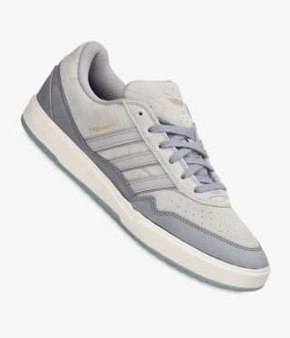 Adidas Tyshawn II "Light Onix Clear Granite Chalk White" sneakers voor €55 in de Adidas shop