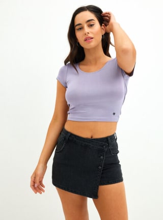 Falda Skort Jjo ajustada de 3 botones por $9.990