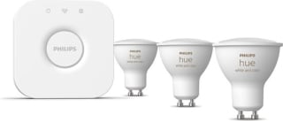 Philips Hue starterkit - wit en gekleurd licht - 3-lampen - GU10 met bridge voor €89 in de AH voordeelshop