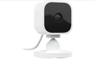 Cámara de seguridad - Amazon Blink Mini, 1080p, Detección de movimiento, Visión nocturna,Talkback,Alexa,Blanc por solo 22,99€