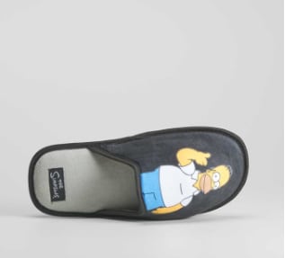 Zapatilla de casa Dragon Ball por 4,99€ y Simpsons por 9,99€