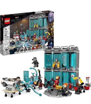 LEGO 76216 Marvel Armería de Iron Man por 65€.