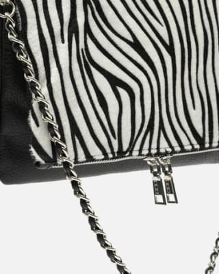 Bolso bandolera con doble asa y estampado animal print Braze por 13.5€