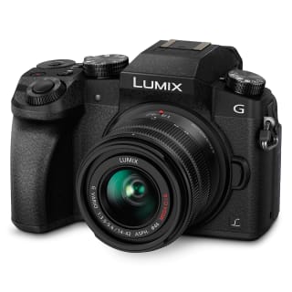 Cámara Evil Panasonic Lumix G7 + Objetivo Lumix G Vario 14-42mm / F3.5-5.6 ASPH por 399€