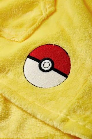 Pokémon - Pikachu - deken met capuchon voor €11,04 dmv code bij C&A