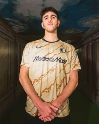 Tot 50% korting uit- en vierde tenue + gratis personalisatie in de Feyenoord Fanshop