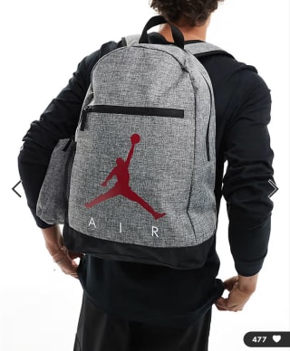 Mochila gris con estuche Air de Jordan por solo 18,35€