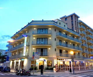 Blanes (Costa Brava) Hotel Stella Maris 3* Media Pensión desde 29€