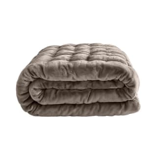 Diverse Lazy all-in-one dekbedden "Pom Pom Fur" v.a. €19,95 bij de Action