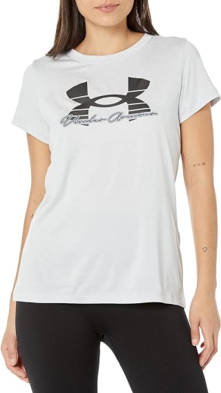 Playera Under Armour para Mujer CH por $296 en Amazon
