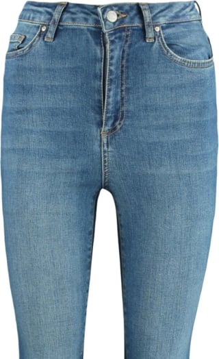 Trendyol donkerblauwe damesjeans voor €4,99 bij Bol