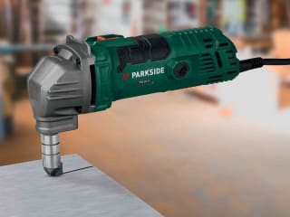 Punzonadora 550 W Para cortar con precisión metal y otras chapas por 22,24€