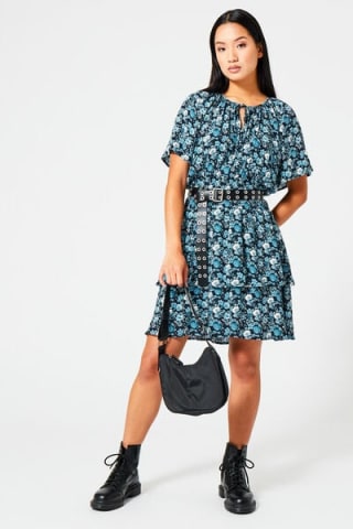 Diverse jurken en rokjes vanaf €10 bij About You