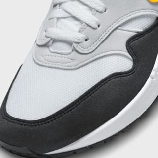 Nike Air max 1 White / University Gold / Black voor €100 bij Snipes